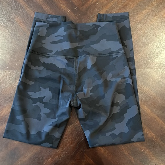 Lululemon wonder leggings/ size 6 - Picture 2 of 3